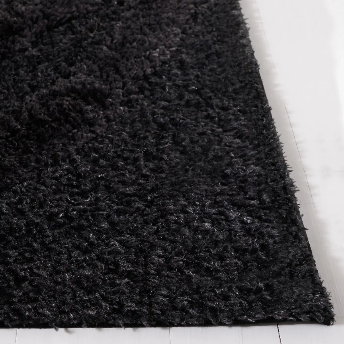 Safavieh Hi-Lo Shag 4'-0" x 6'-0" Rug in Black