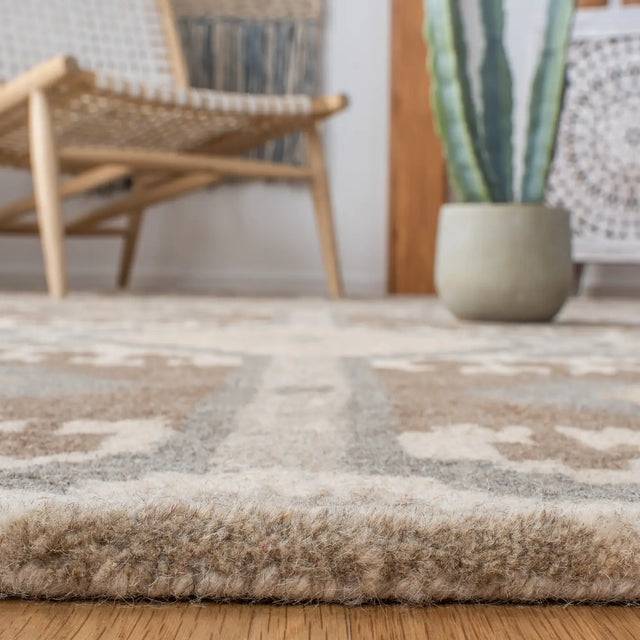 Safavieh Wyndham 4'-0" x 6'-0" Rug in Natural / Multi