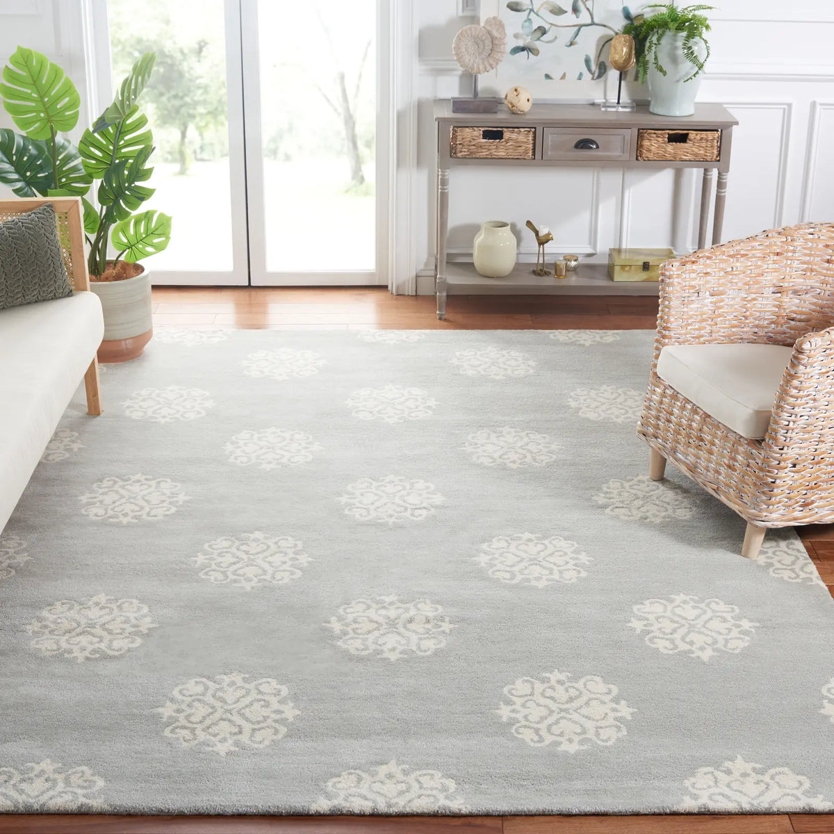 Safavieh Soho 9'-6" x 13'-6" Rug in Grey / Ivory
