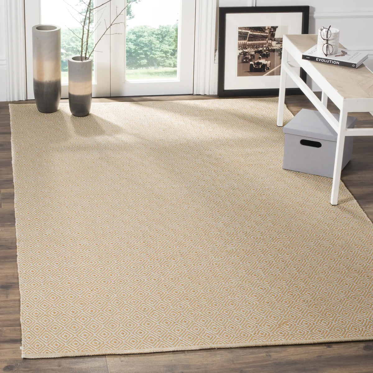 Safavieh Montauk 4'-0" x 6'-0" Rug in Ivory / Gold