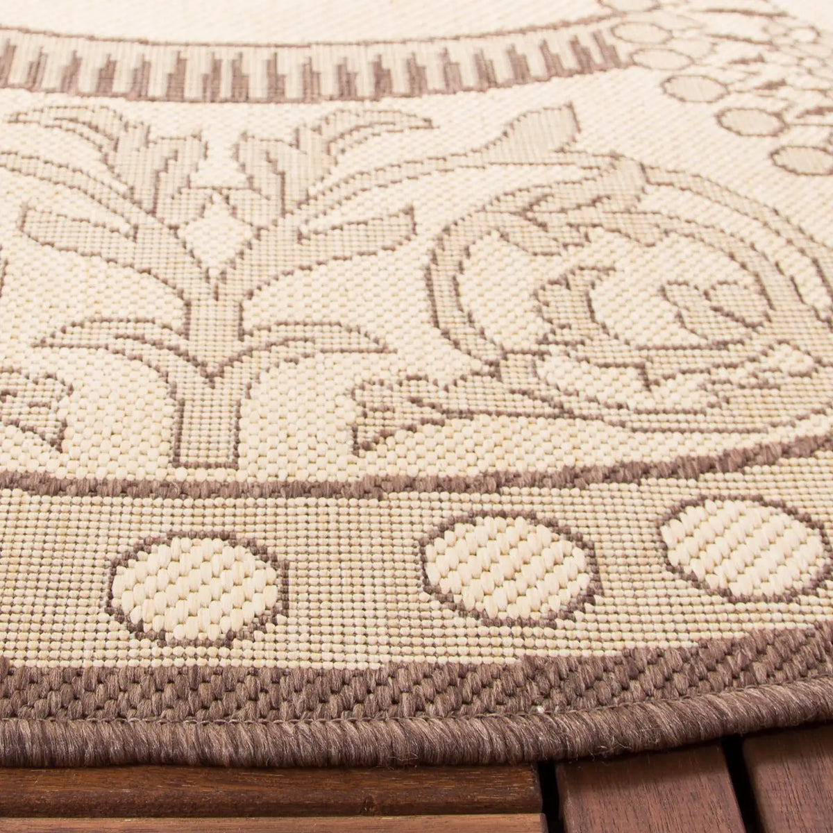 Safavieh Courtyard 5'-3" x 5'-3" Rug in Natural / Chocolate