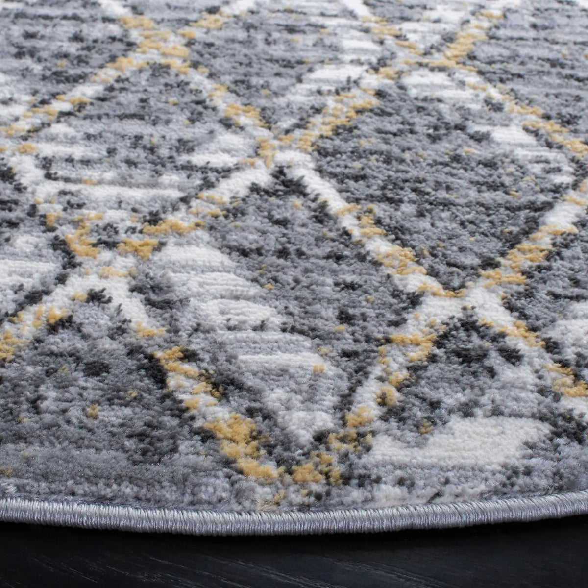 Safavieh Lagoon 6'-7" x 6'-7" Rug in Grey / Gold