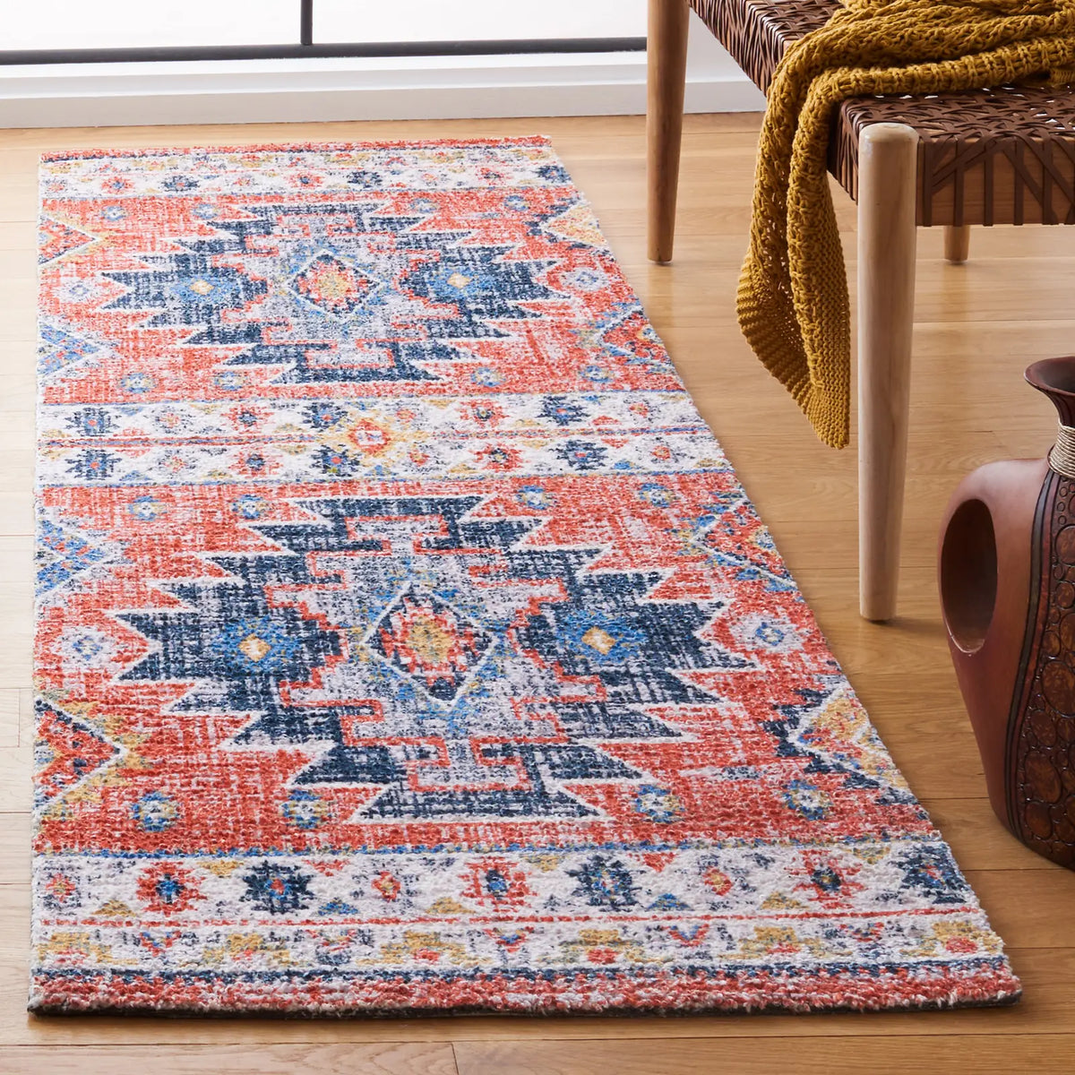 Safavieh Classic Vintage 2'-3" x 8'-0" Rug in Blue / Rust