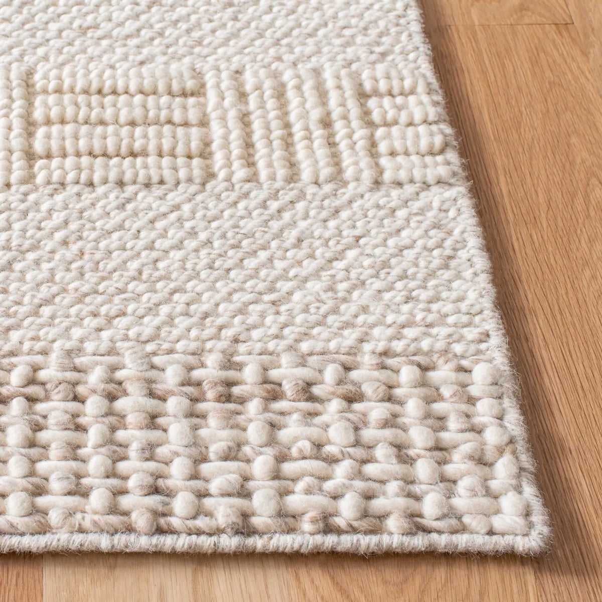 Safavieh Natural Fiber 4'-0" x 6'-0" Rug in Beige / Ivory