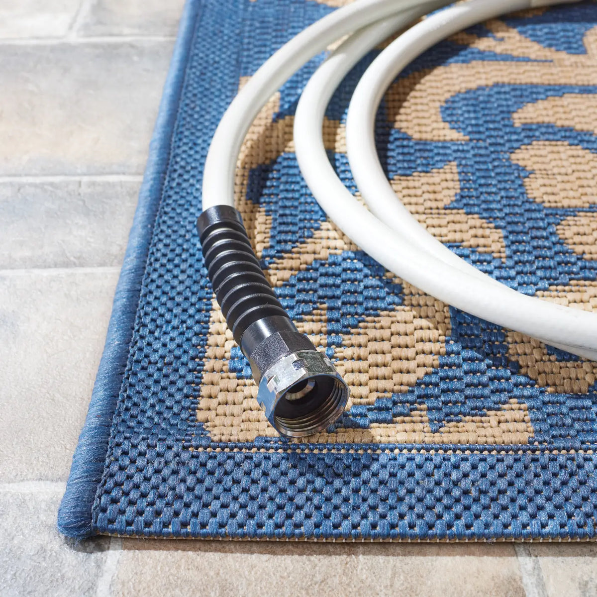 Safavieh Courtyard 5'-3" x 7'-7" Rug in Blue / Natural