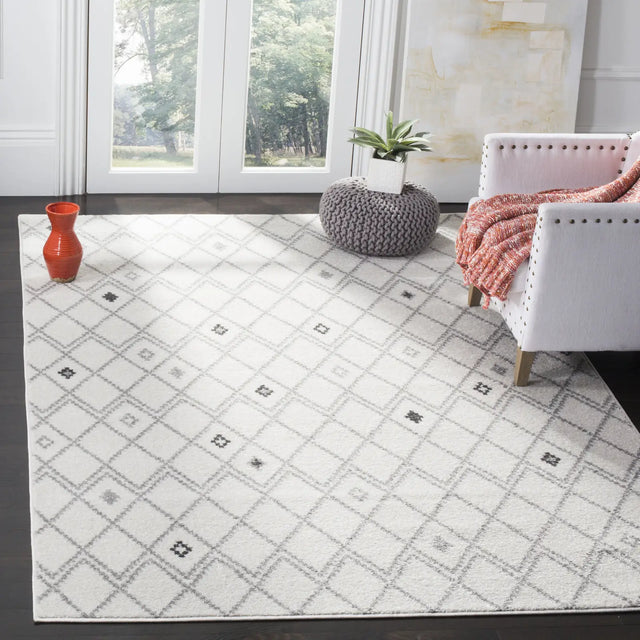 Safavieh Adirondack 4'-0" x 6'-0" Rug in Ivory / Grey