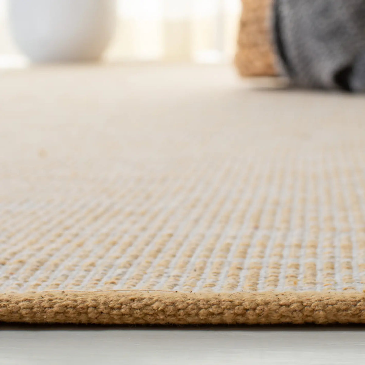 Safavieh Montauk 4'-0" x 6'-0" Rug in Gold