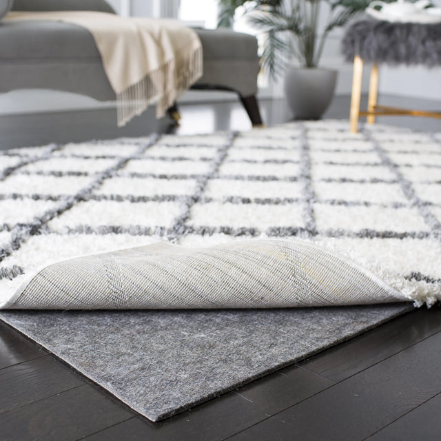 Safavieh Padding 4'-0" x 6'-0" Rug in Grey