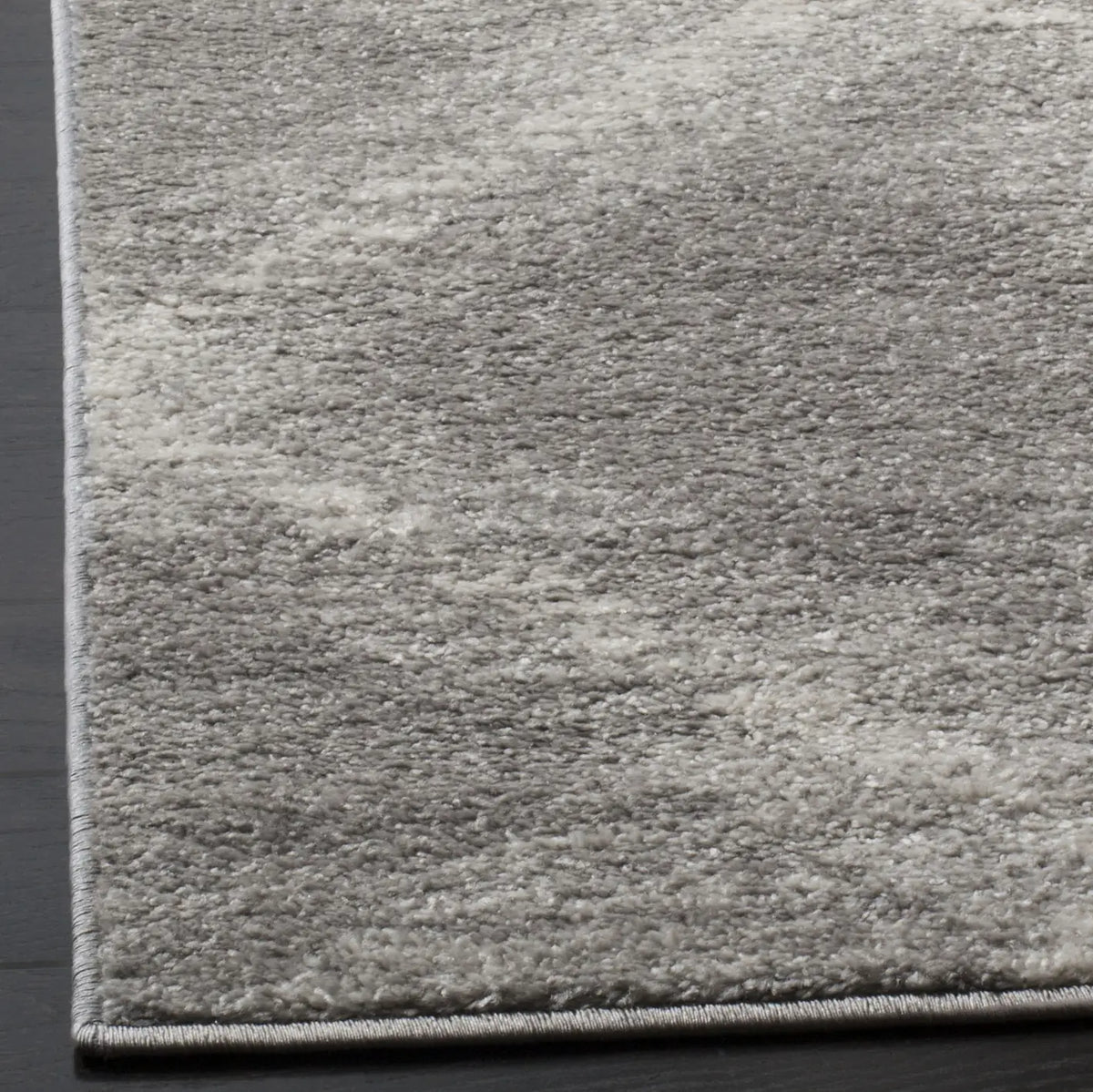 Safavieh Adirondack 4'-0" x 6'-0" Rug in Light Grey / Ivory