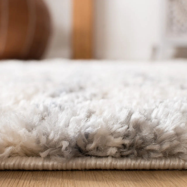 Safavieh Berber Fringe Shag 4'-0" x 6'-0" Rug in Cream / Grey