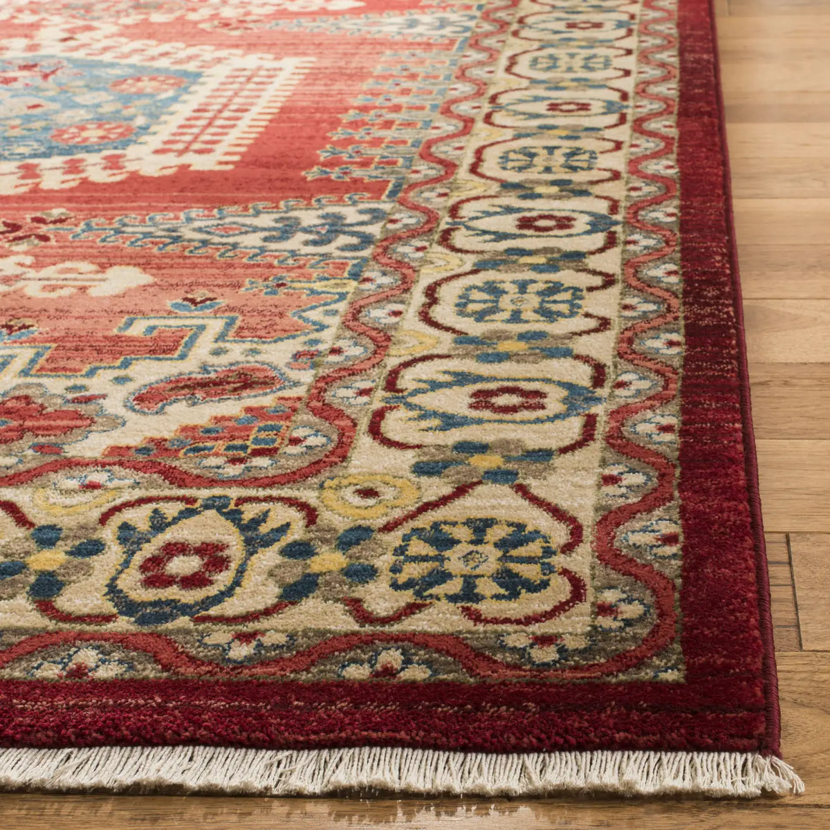 Safavieh Kashan 5'-1" x 7'-5" Rug in Red / Ivory