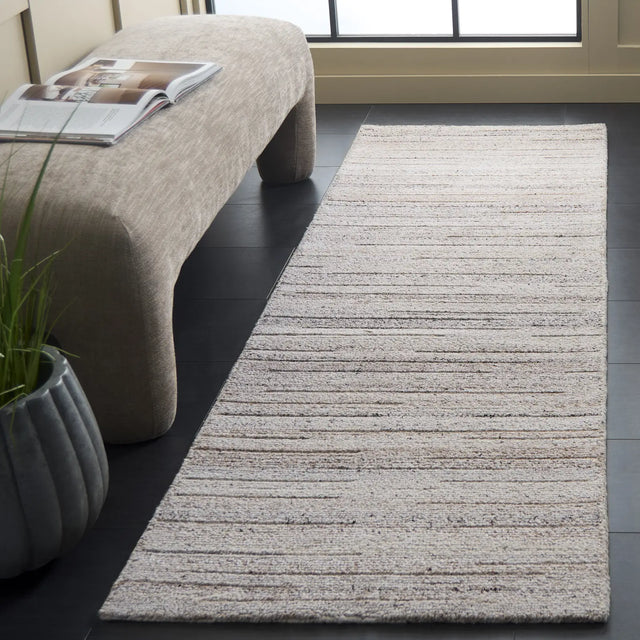 Safavieh Natura 2'-3" x 8'-0" Rug in Beige