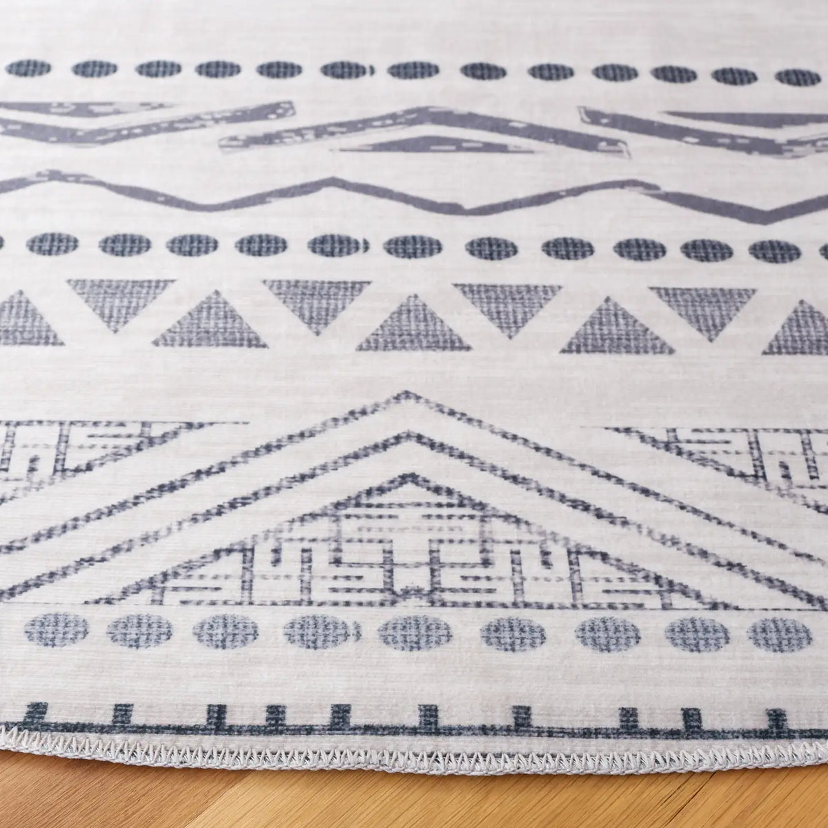 Safavieh Arizona 6'-0" x 6'-0" Rug in Beige / Charcoal