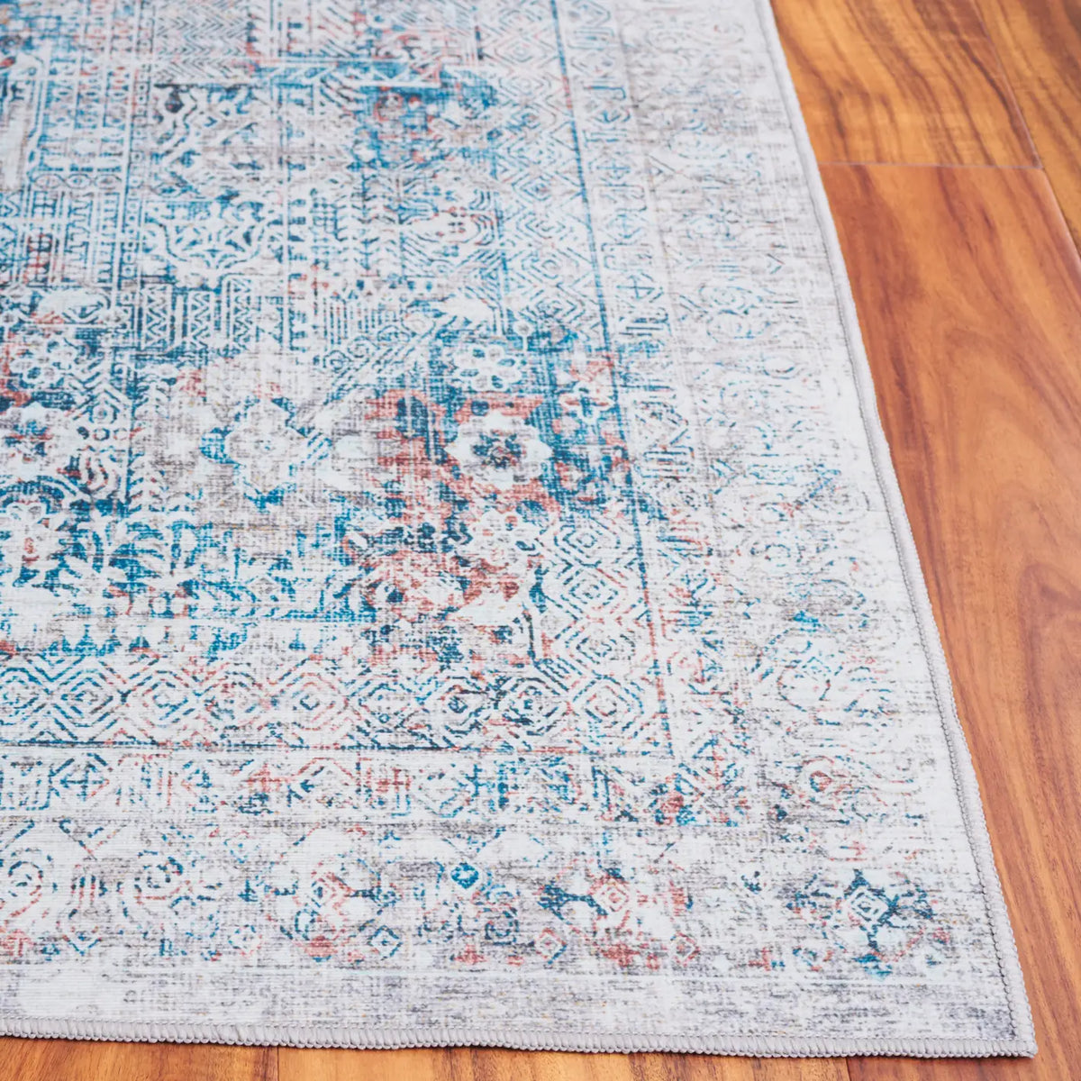 Safavieh Arizona 4'-0" x 6'-0" Rug in Blue / Rust