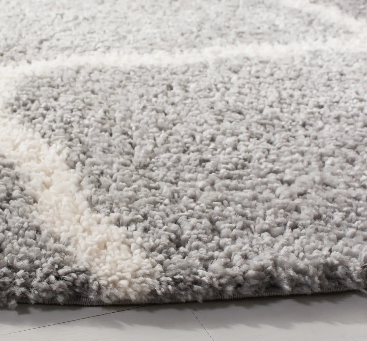 Safavieh Parma Shag 5'-3" x 5'-3" Rug in Grey / Cream