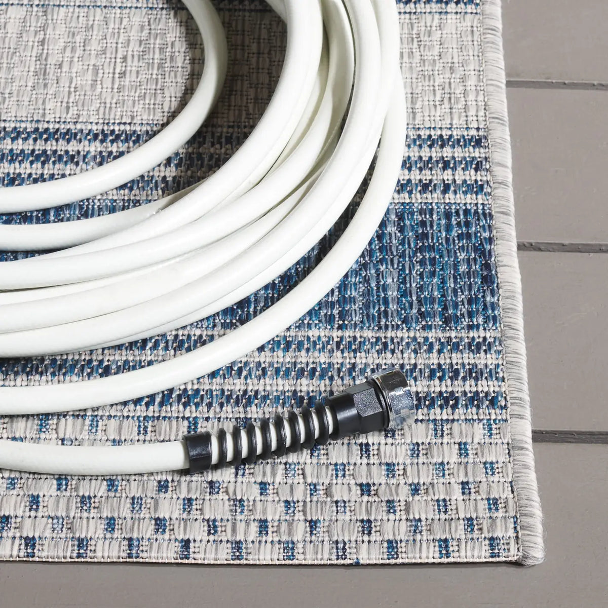 Safavieh Courtyard 4'-0" x 5'-7" Rug in Grey / Navy