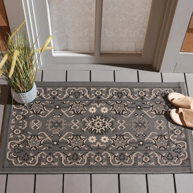 Safavieh Courtyard 2'-0" x 3'-7" Rug in Grey / Cream