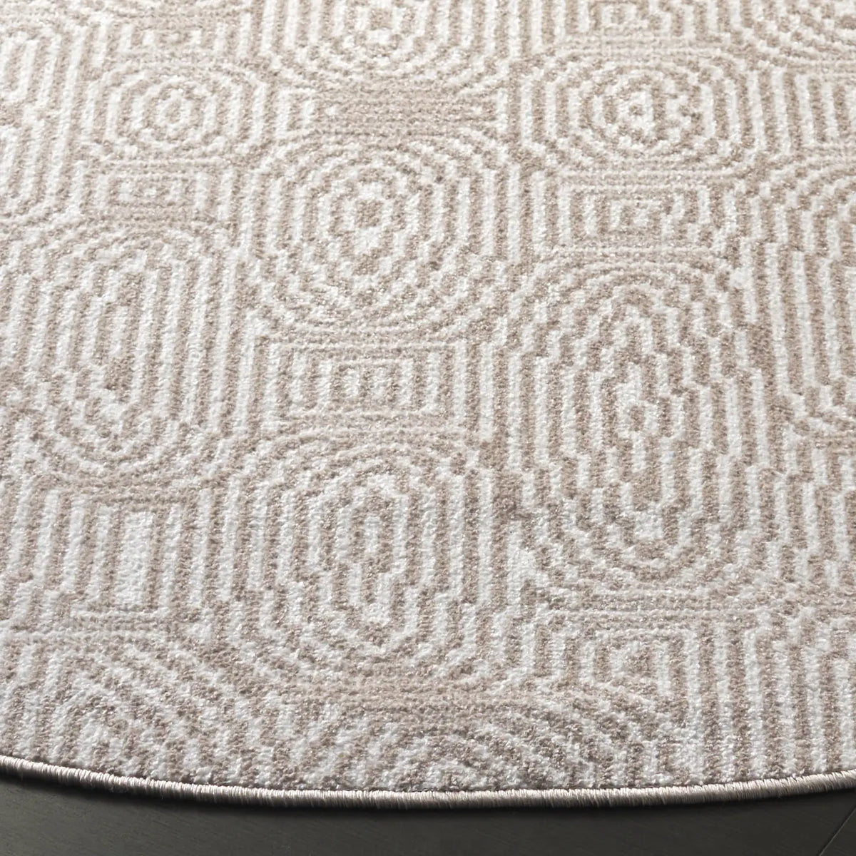 Safavieh Bayside 6'-7" x 6'-7" Rug in Ivory / Light Brown