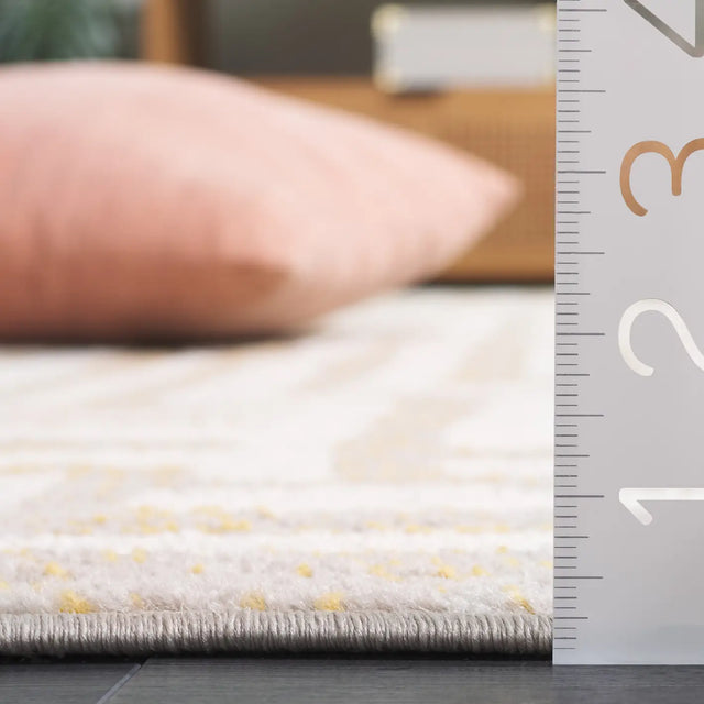 Safavieh Amsterdam 5'-1" x 7'-6" Rug in Ivory / Mauve
