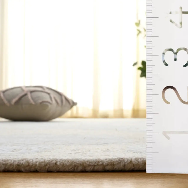 Safavieh Glamour 5'-0" x 8'-0" Rug in Beige / Ivory