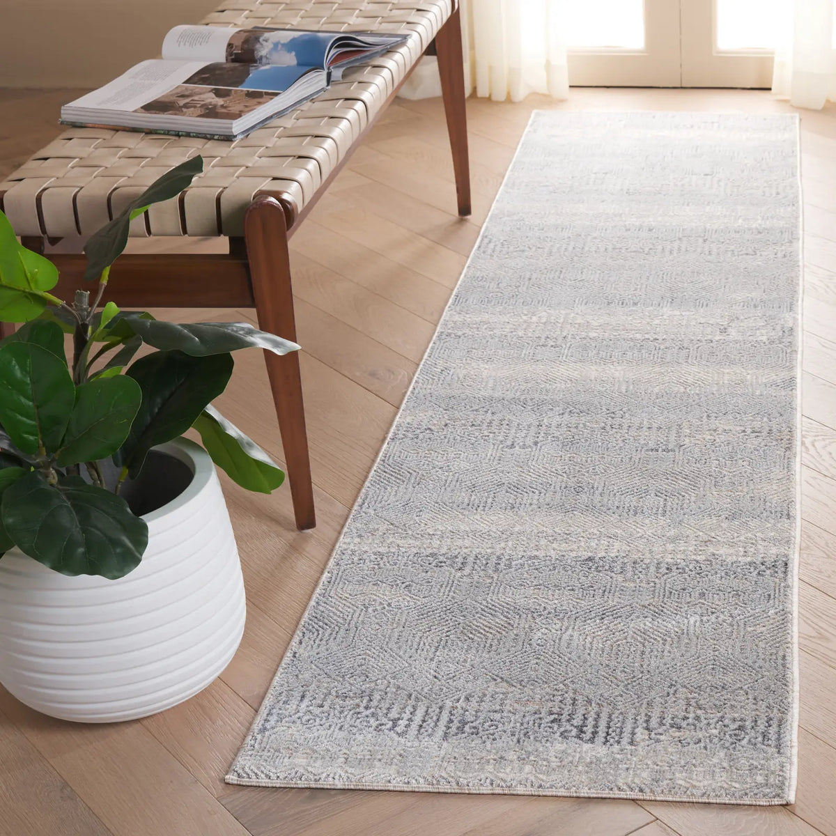 Safavieh Martha Stewart Sabrina 2'-6" x 10'-0" Rug in Light Grey / Beige