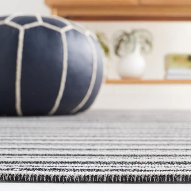 Safavieh Martha Stewart 5'-0" x 7'-0" Rug in Charcoal / Grey