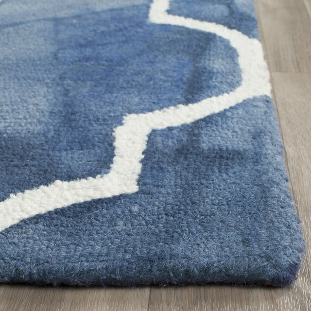 Safavieh Dip Dye 6'-0" x 9'-0" Rug in Navy / Ivory