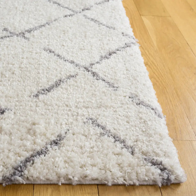 Safavieh Arizona Shag 5'-1" x 7'-6" Rug in Ivory / Grey