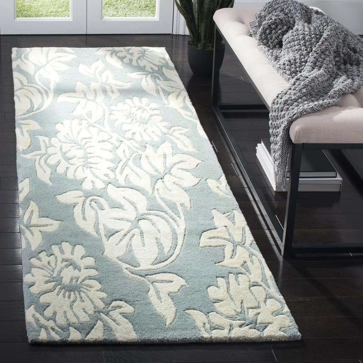 Safavieh Soho 2'-6" x 8'-0" Rug in Blue / Ivory