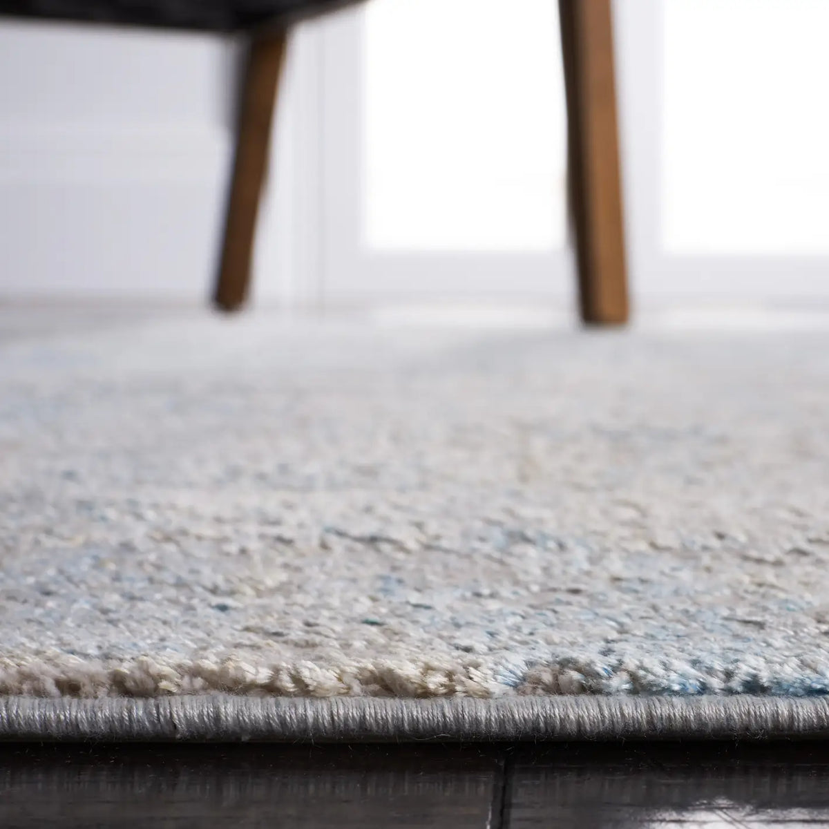 Safavieh Dream 4'-0" x 6'-0" Rug in Grey / Blue