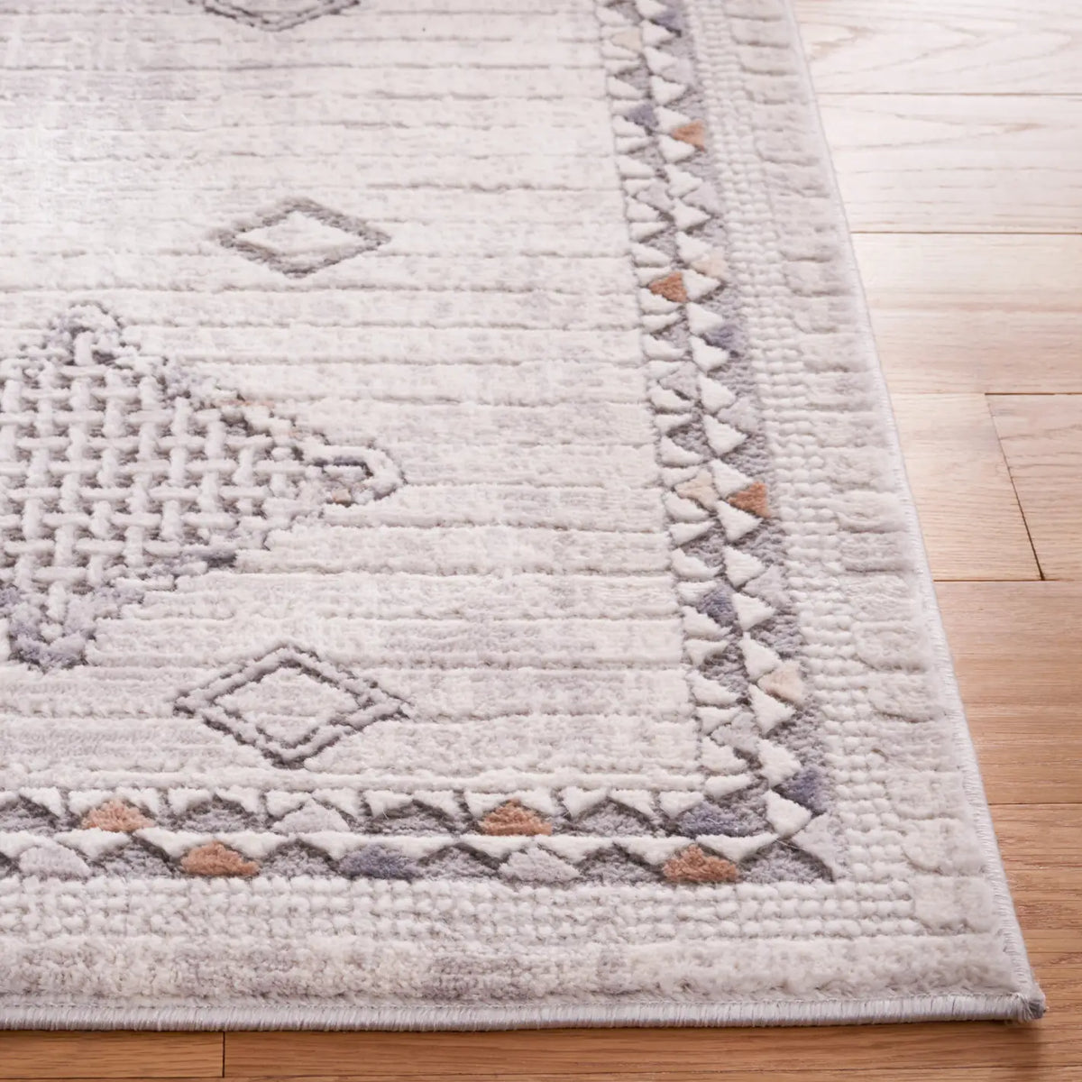 Safavieh Eternal 4'-0" x 6'-0" Rug in Grey / Ivory