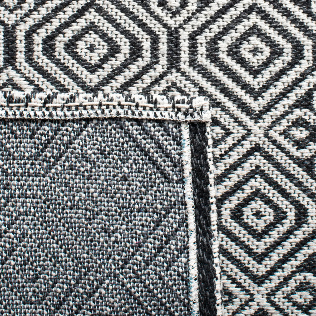 Safavieh Martha Stewart 4'-0" x 6'-0" Rug in Charcoal / Grey