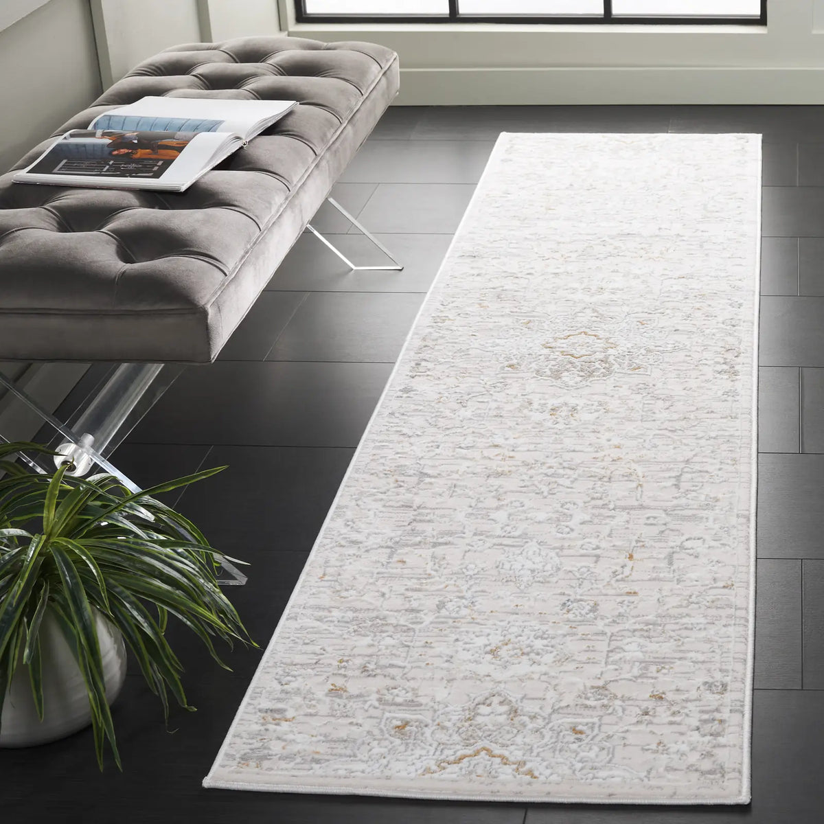 Safavieh Easton 2'-0" x 8'-0" Rug in Ivory / Beige Grey