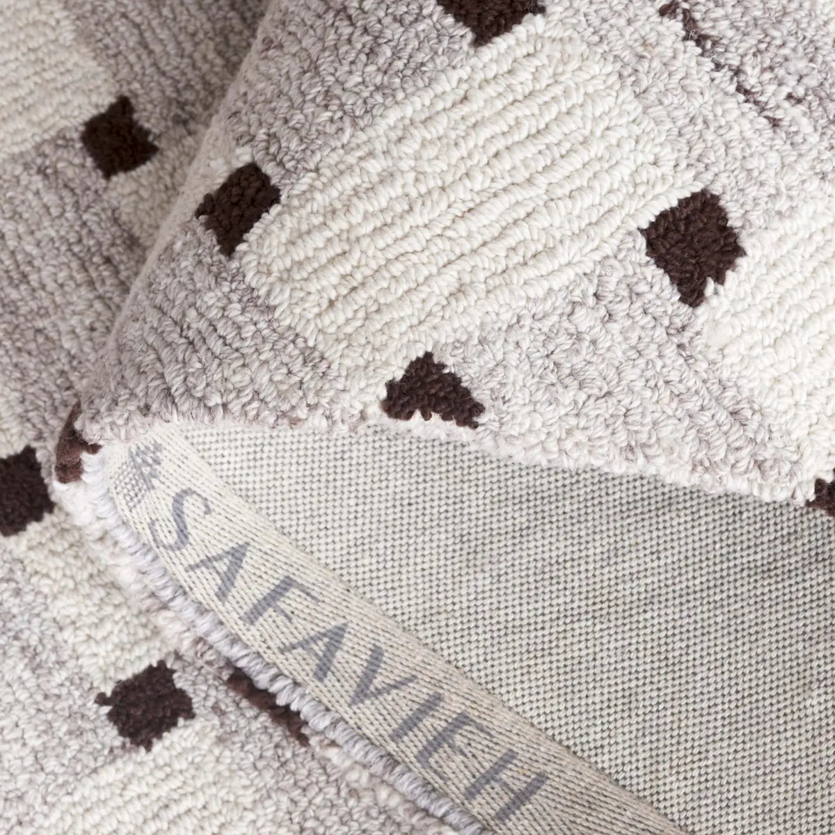 Safavieh Genre 4'-0" x 6'-0" Rug in Ivory / Brown