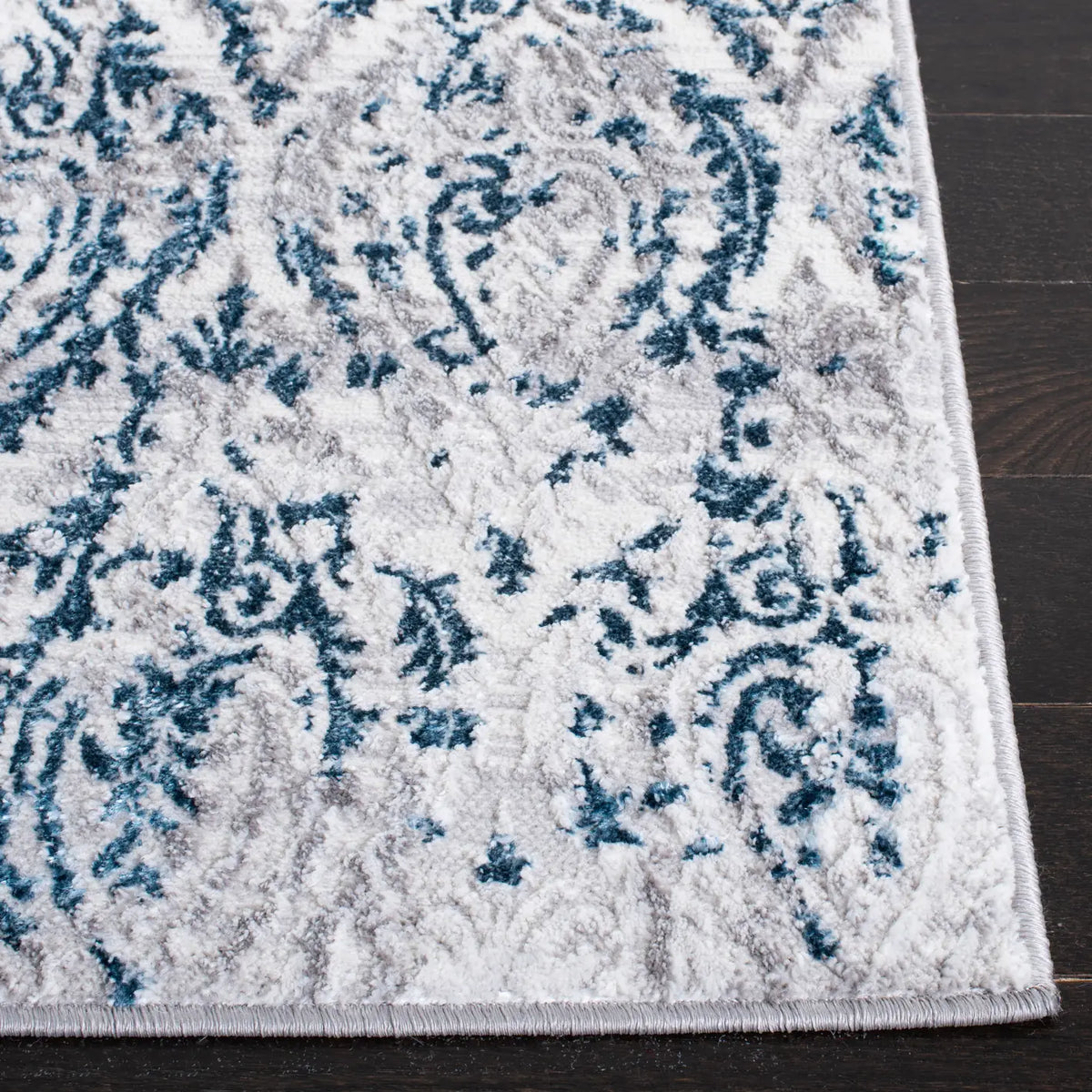 Safavieh Amelia 4'-5" x 6'-5" Rug in Grey / Blue