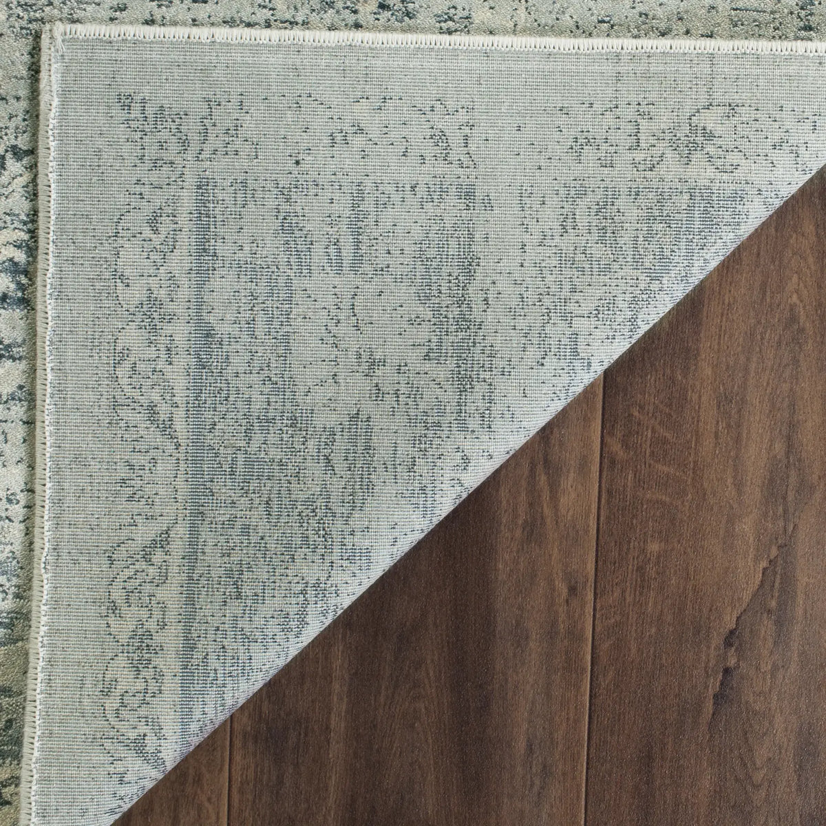 Safavieh Vintage 4'-0" x 5'-7" Rug in Light Blue