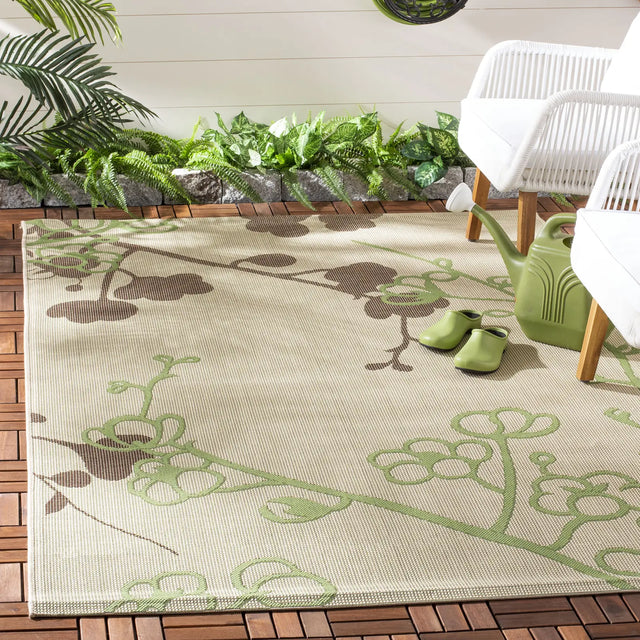 Safavieh Courtyard 4'-0" x 5'-7" Rug in Natural / Olive