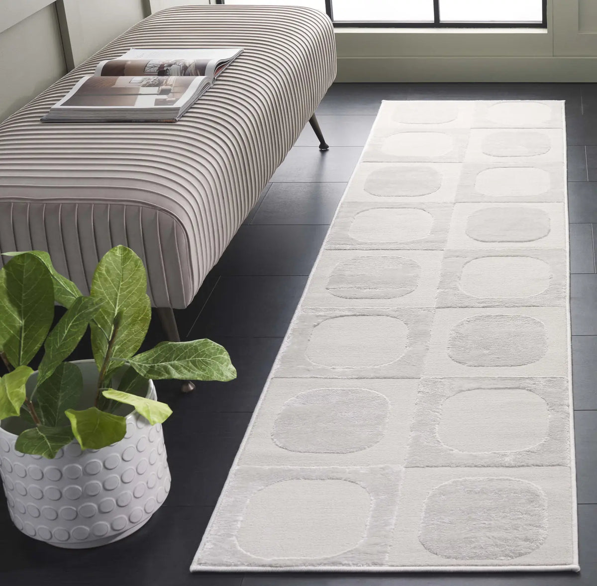 Safavieh Saylor 100 2'-0" x 8'-0" Rug in Ivory