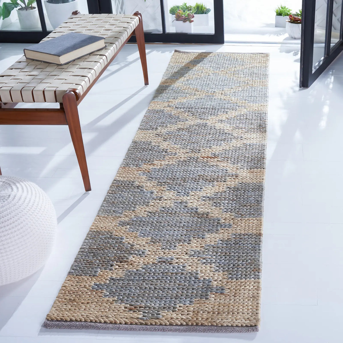 Safavieh Kilim 2'-3" x 7'-0" Rug in Natural / Grey
