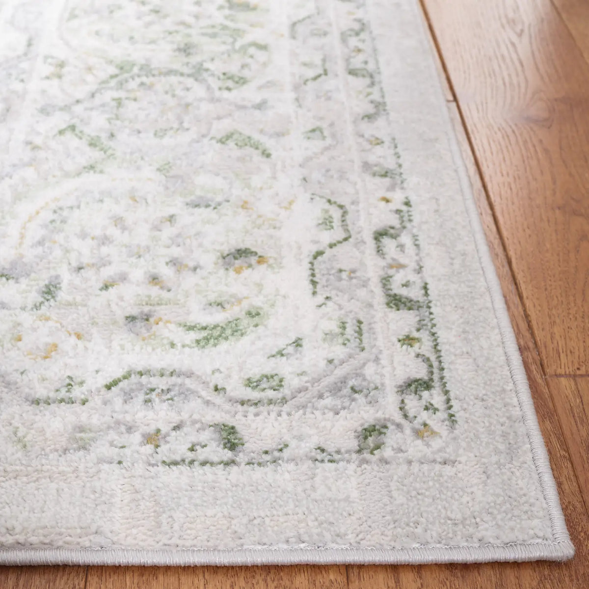 Safavieh Palma 4'-0" x 6'-0" Rug in Beige / Green