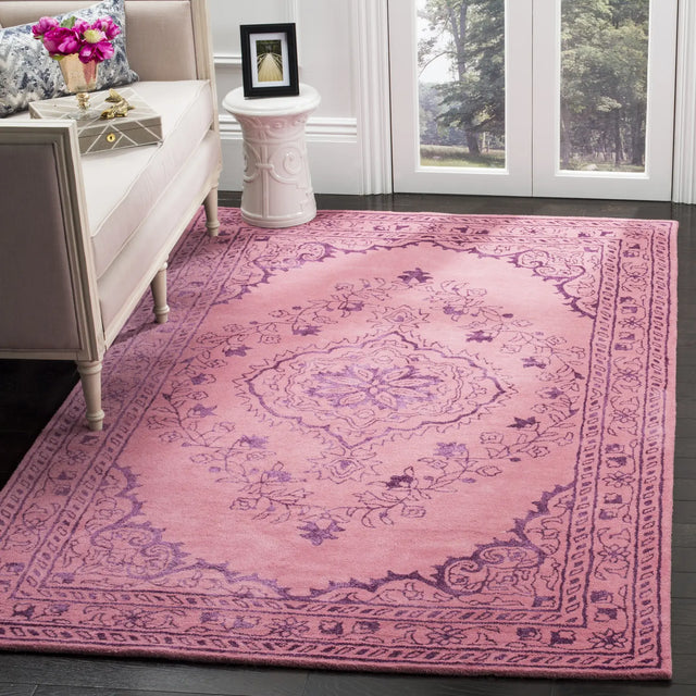 Safavieh Glamour 5'-0" x 8'-0" Rug in Pink