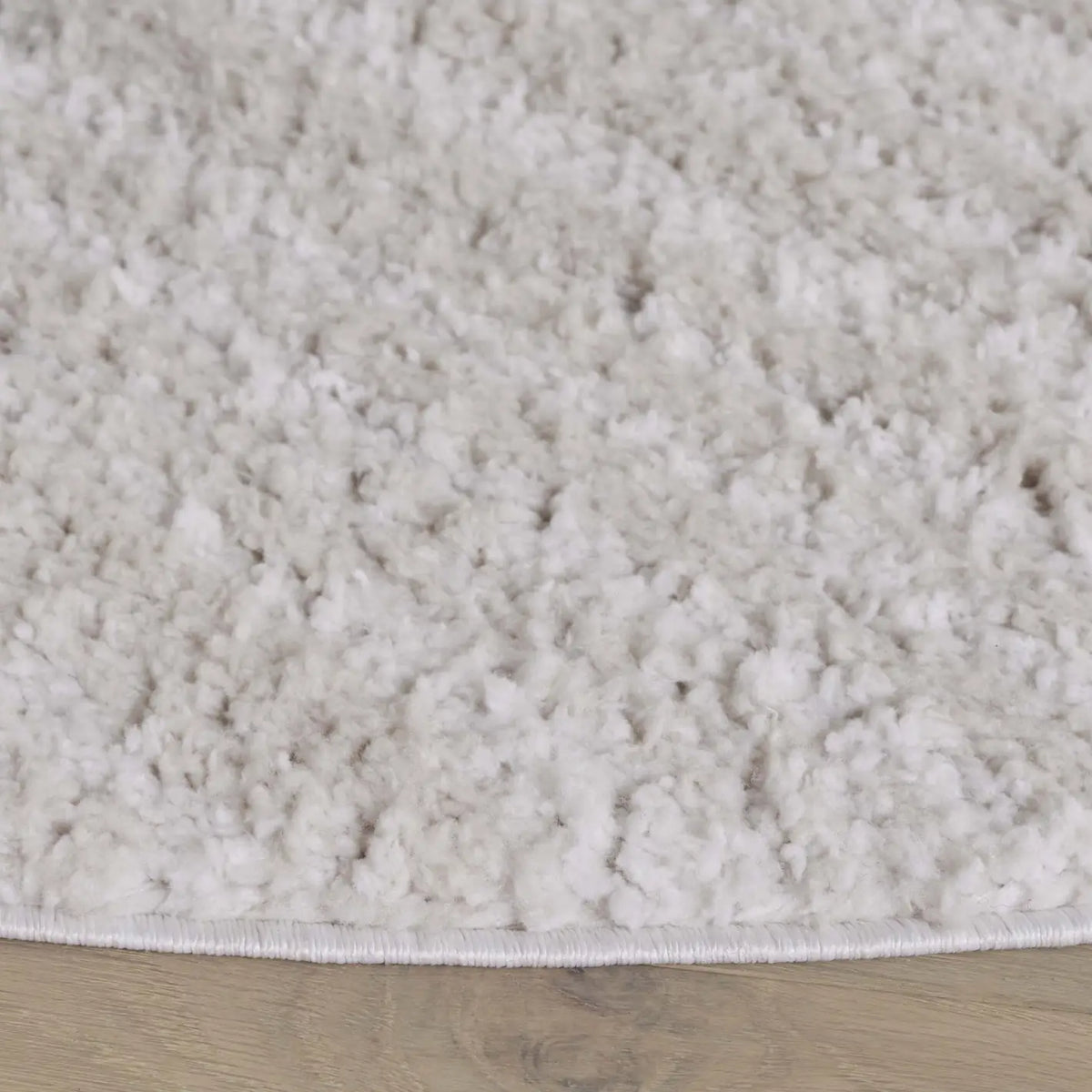 Safavieh Rumi Shag 6'-7" x 6'-7" Rug in Ivory / Light Beige