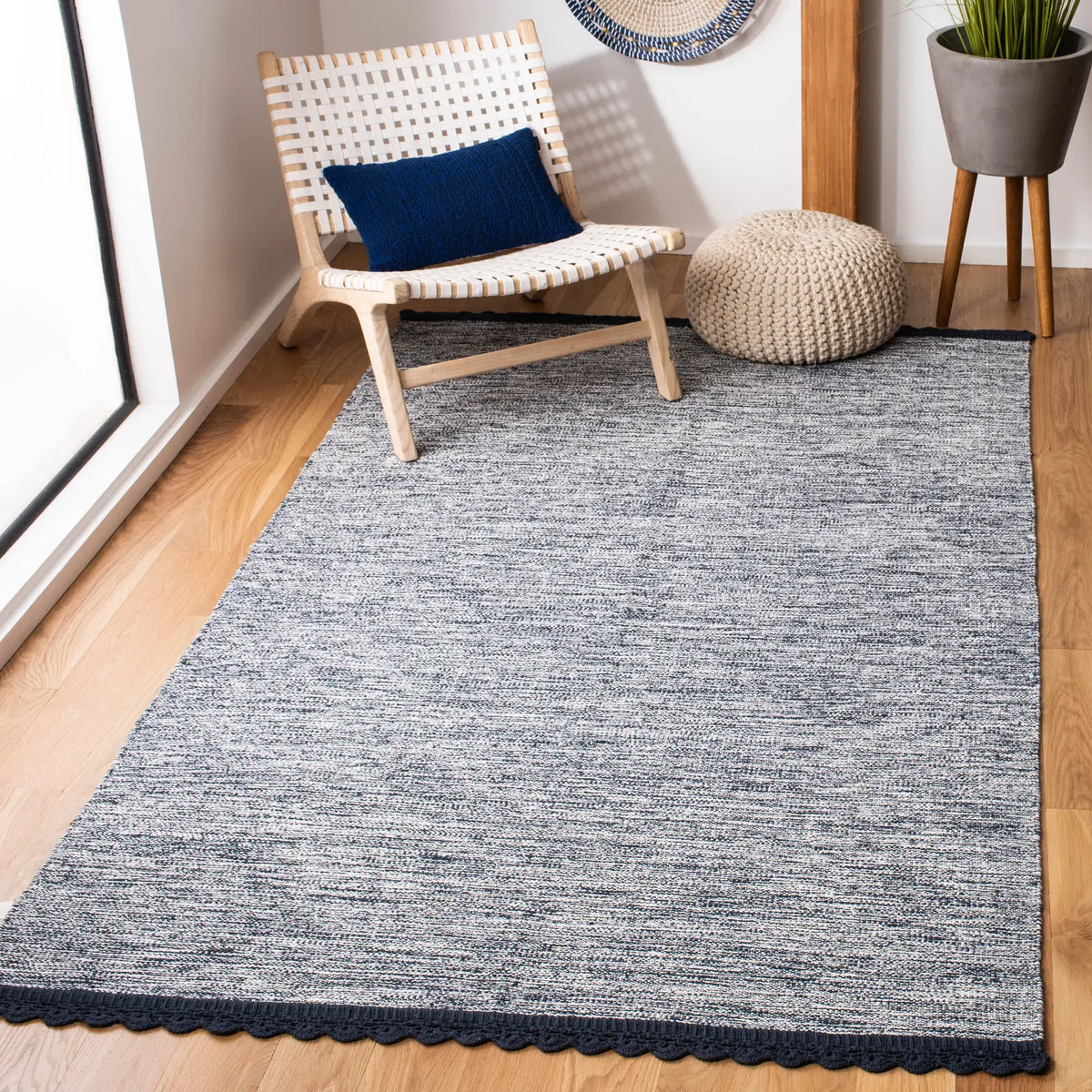 Safavieh Montauk 5'-0" x 8'-0" Rug in Navy