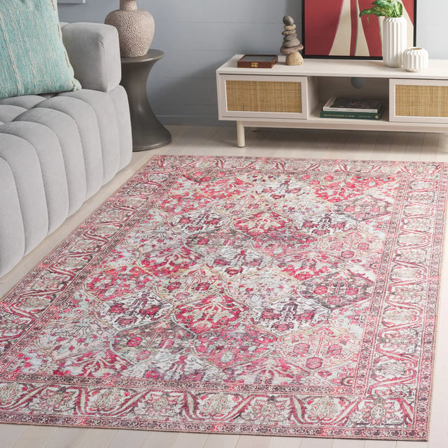 Safavieh Vintage Serapi 600 5'-1" x 7'-6" Rug in Red / Light Green