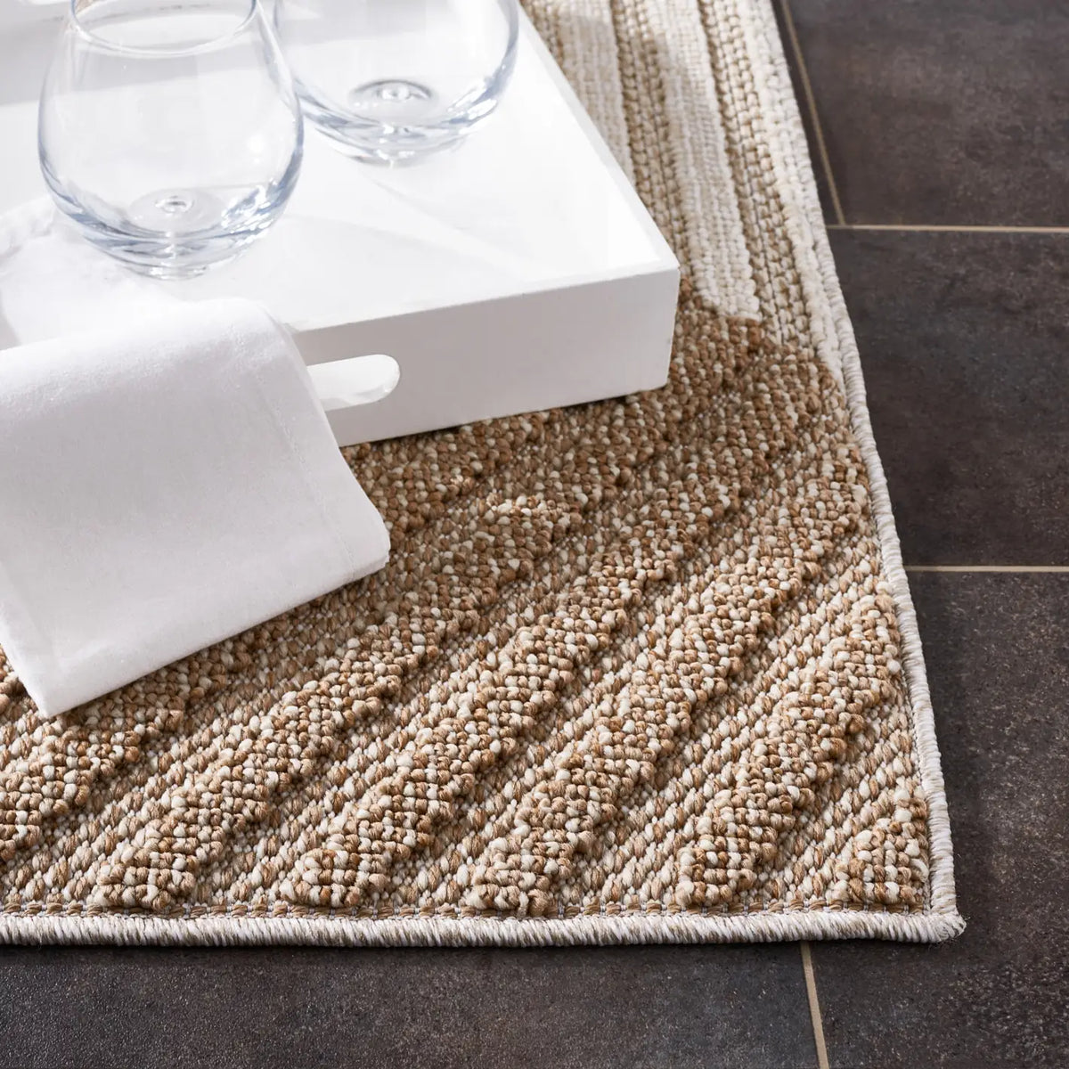 Safavieh Global 4'-0" x 6'-0" Rug in Beige / Light Beige
