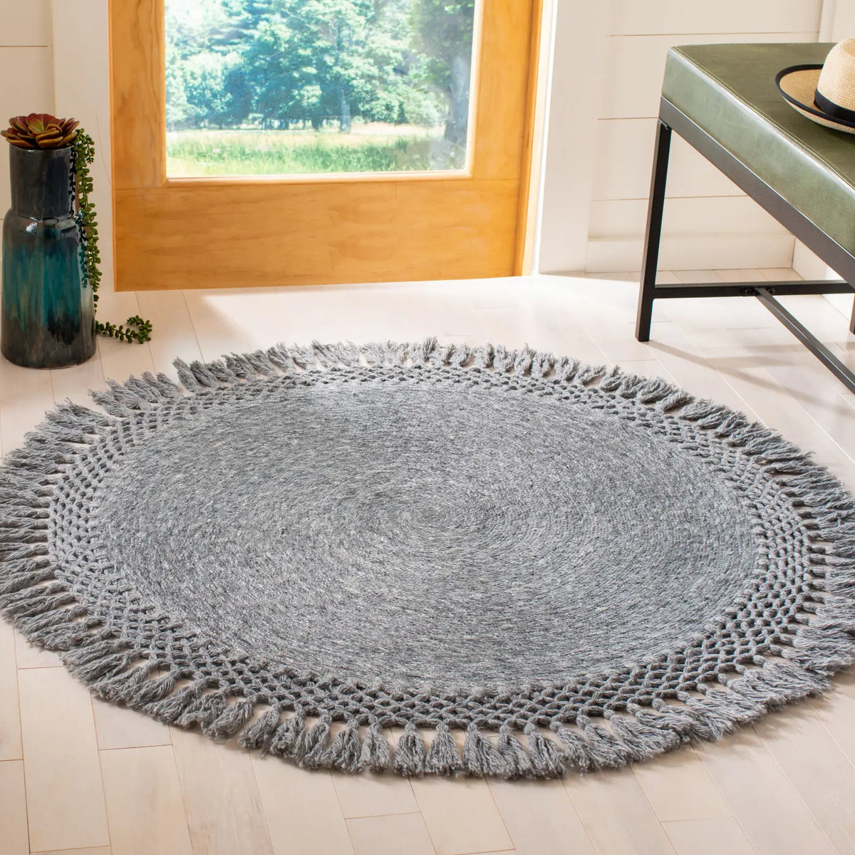 Safavieh Sahara 3'-0" x 3'-0" Rug in Charcoal