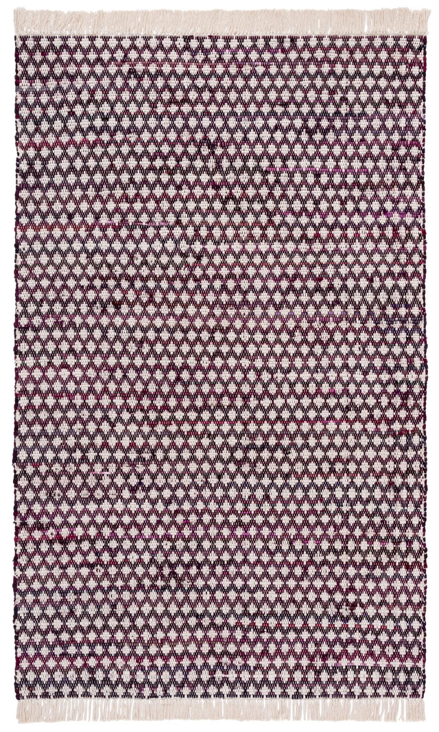 Safavieh Montauk 4'-0" x 6'-0" Rug in Wine / Ivory