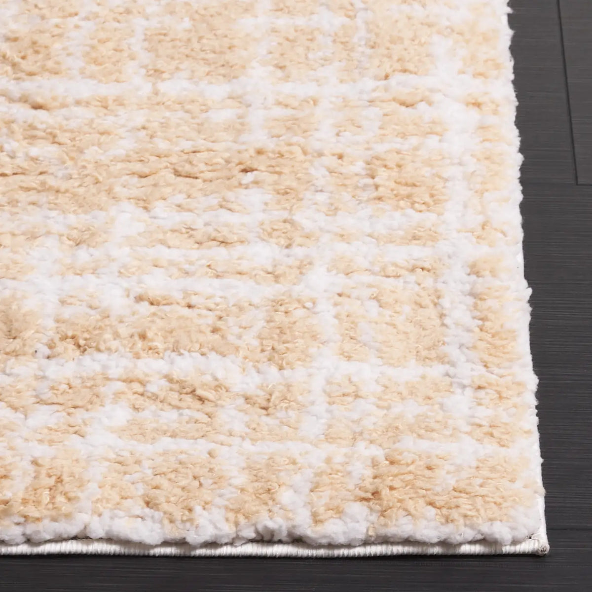 Safavieh Rumi Shag 4'-0" x 6'-0" Rug in Gold / Ivory