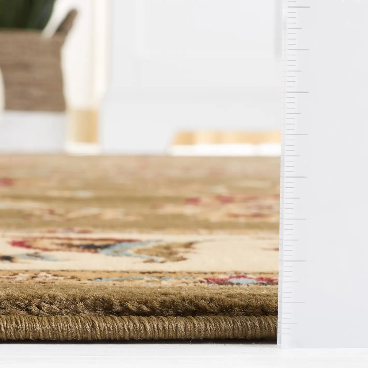 Safavieh Lyndhurst 5'-3" x 7'-6" Rug in Green / Ivory