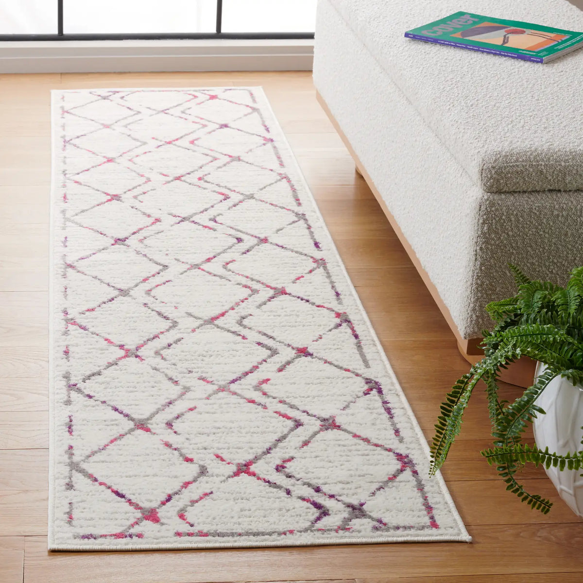 Safavieh Skyler 2'-0" x 8'-0" Rug in Ivory / Pink
